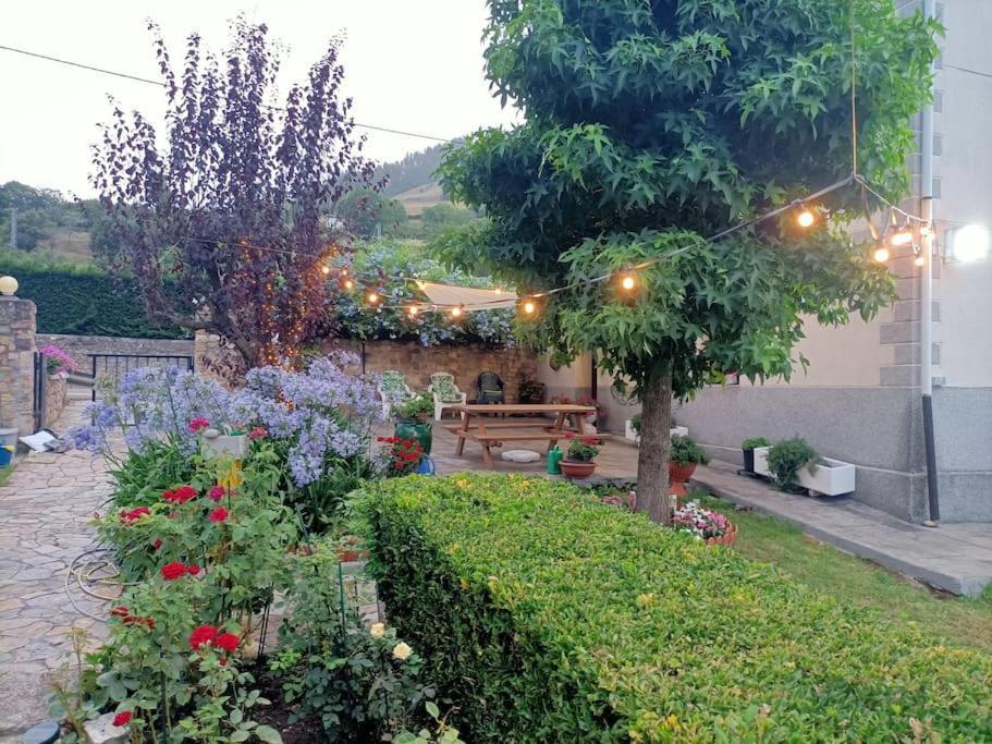 La Flor De Toranzo "Vive Los Valles Pasiegos" Prases Exterior foto